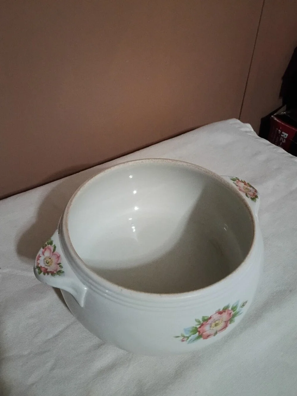 Vintage Hall's Superior Kitchenware Casserole dish.